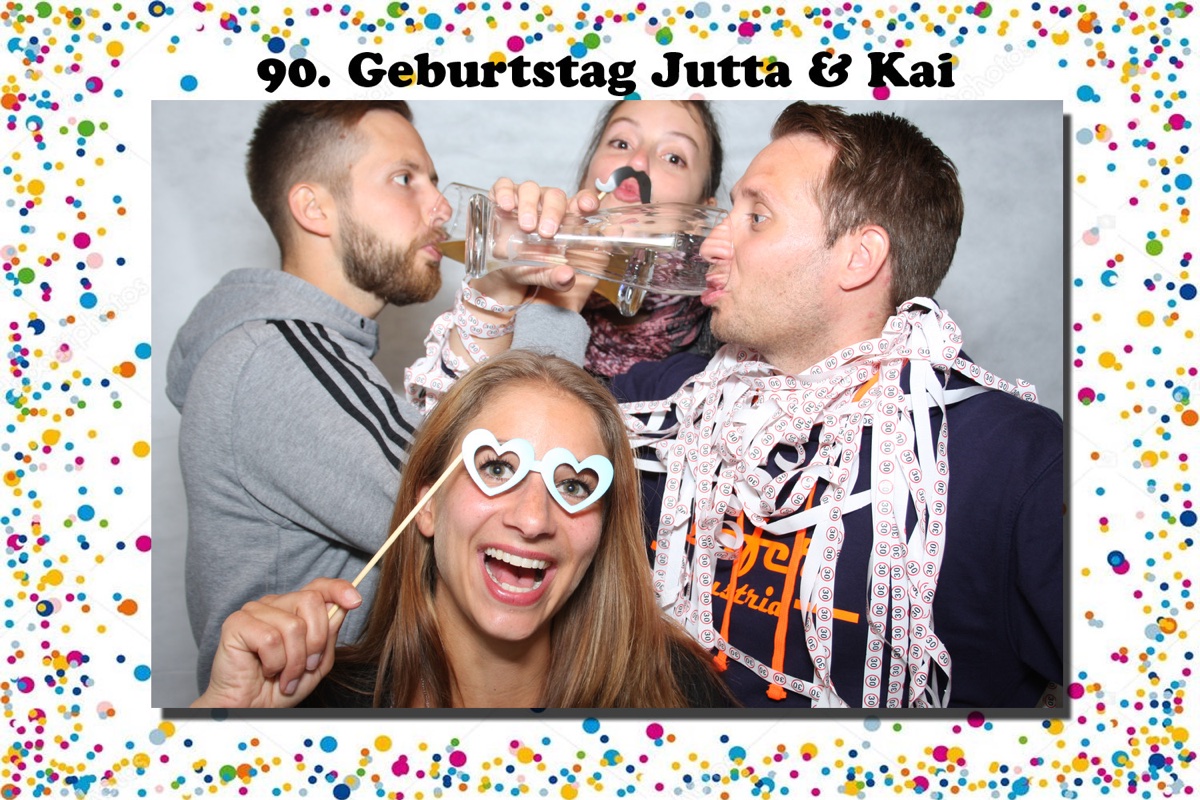 SmileCube Fotobox auf einem Geburtstag mit Konfetti-Design